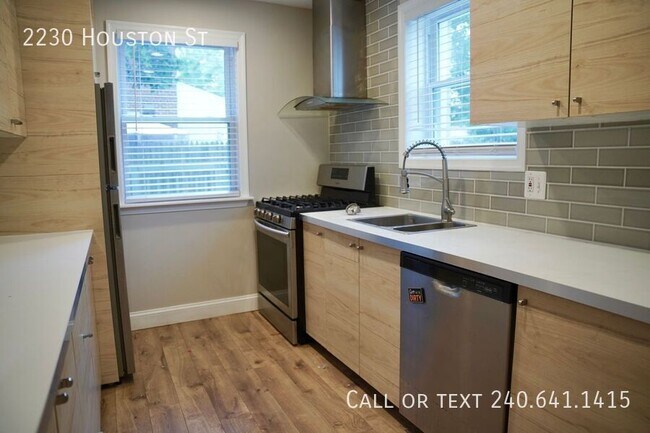 Building Photo - 2230 Houston St