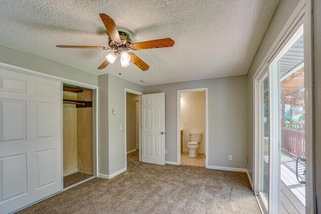 Building Photo - THREE BEDROOM NEAR LENA PARK