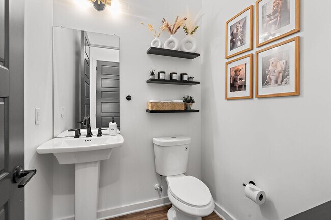 Building Photo - 738 Douglas Ave