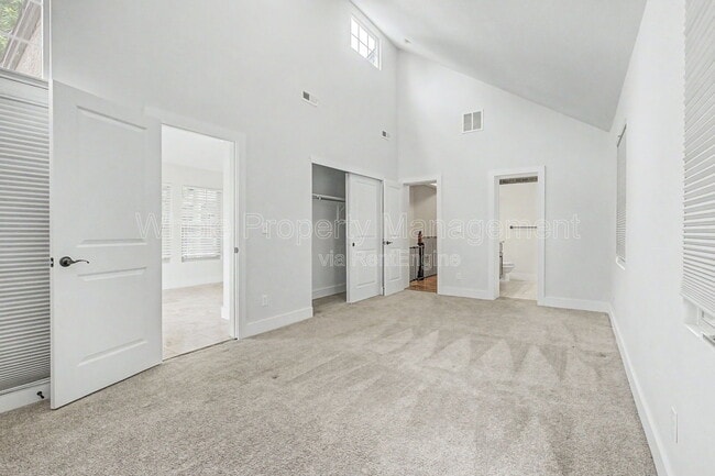 Building Photo - 2514 Clermont St