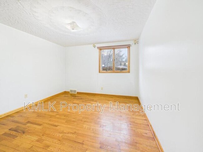 Building Photo - 5743 Brookwood Dr