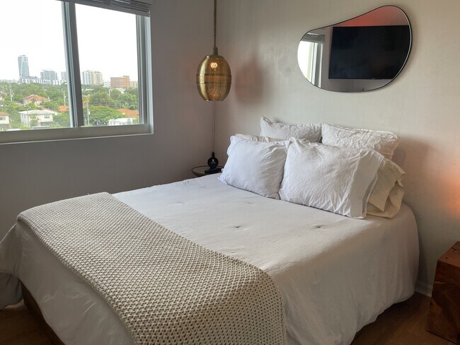 Building Photo - 3500 Coral Wy