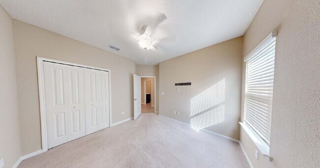 Building Photo - 3965 Cloverdale Ct