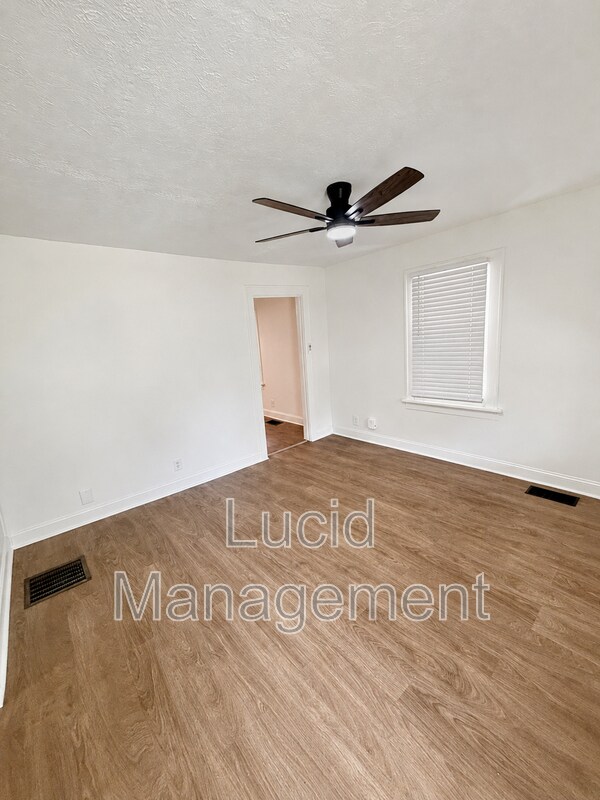 Building Photo - 1221 Vim Dr