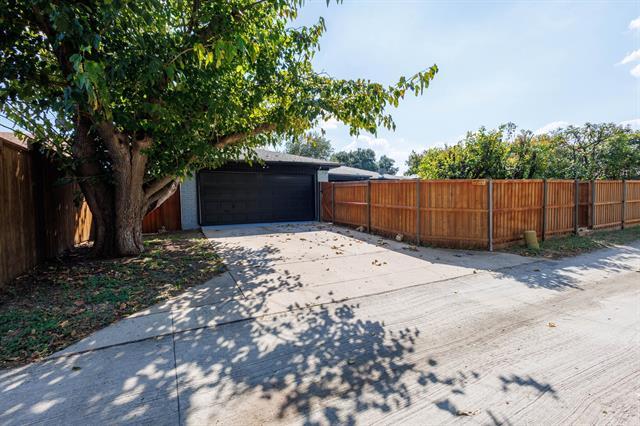 Building Photo - 2121 Poppy Ln