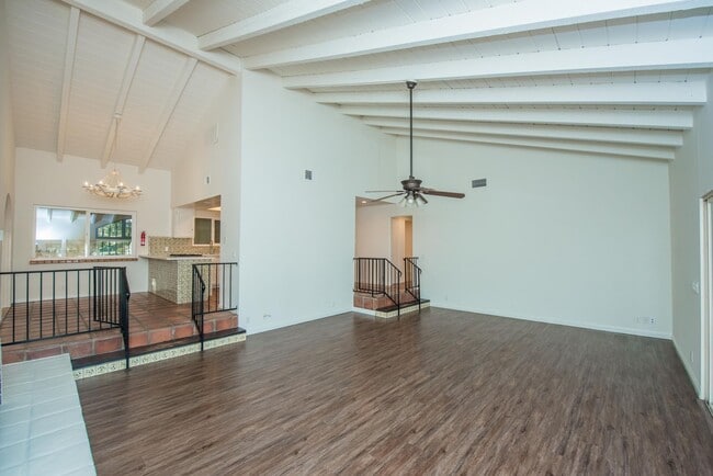 Building Photo - Anaheim Hills