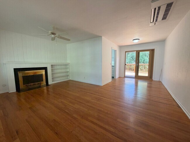 Building Photo - 6039 Van Alstine Ave