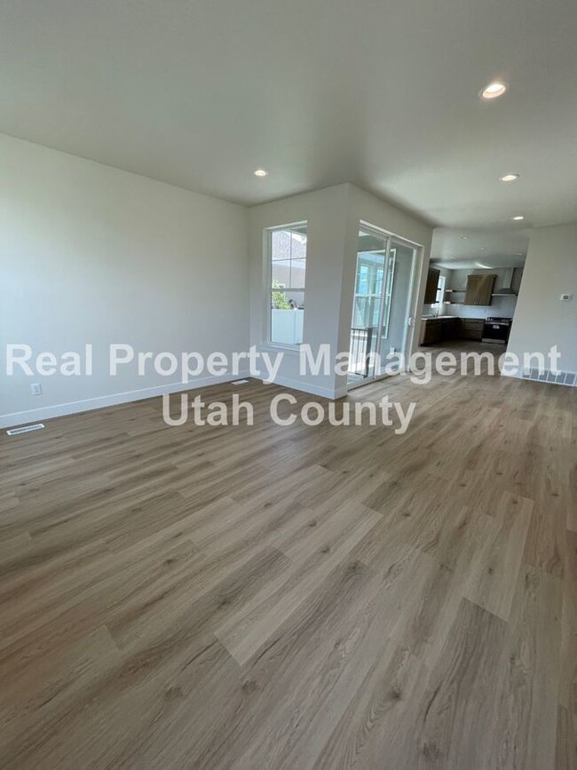 Building Photo - New lower price! Brand New Twin Home in Heber