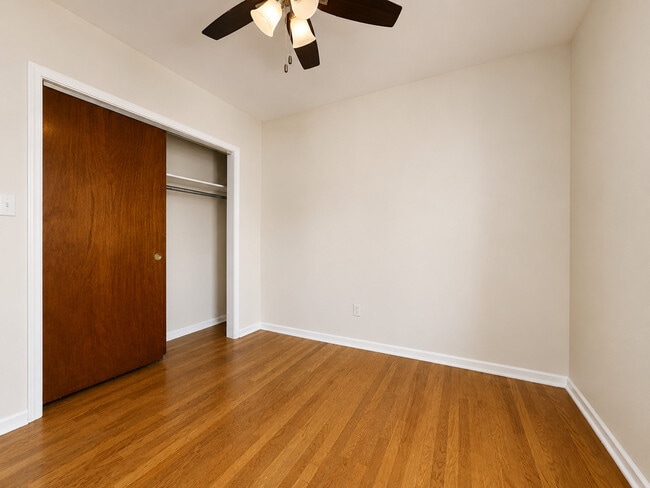 Building Photo - 4752 N Lotus Ave