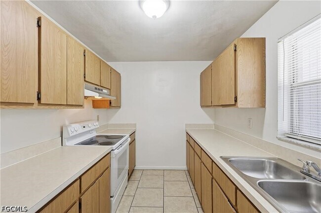 Building Photo - 4913 Viceroy St