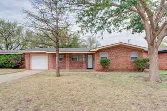 Building Photo - Wonderful 3/2/1 in Central Lubbock!