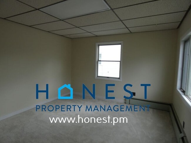 Building Photo - 8 Lasalle St