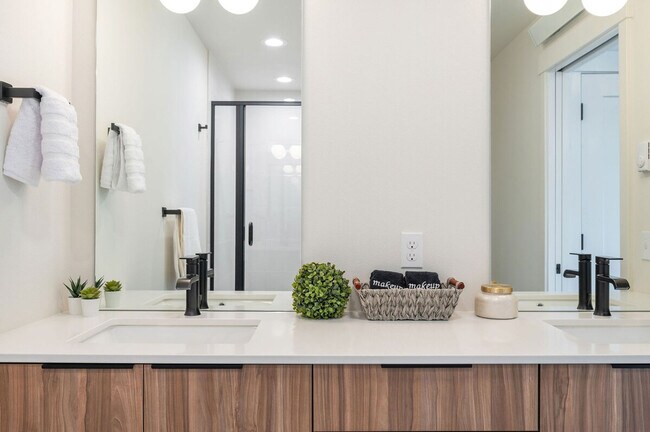 Building Photo - 34 W Cremona St