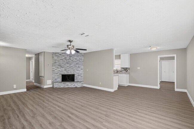 Building Photo - 2510 Marble Falls Dr