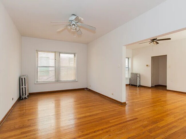 Building Photo - 520 W Diversey Pkwy