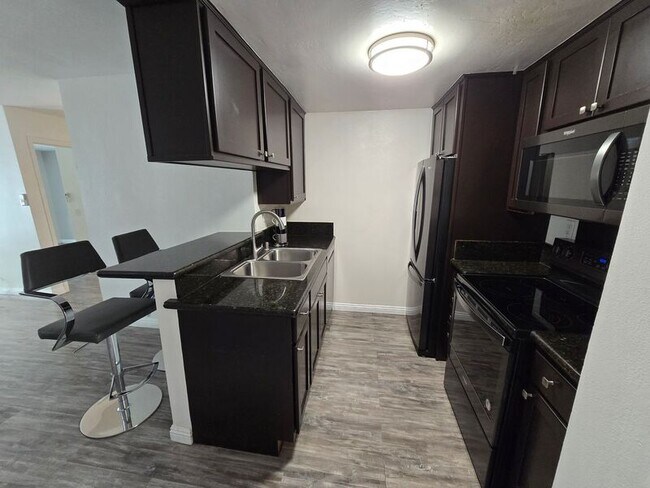 Building Photo - 5540 Lindo Paseo
