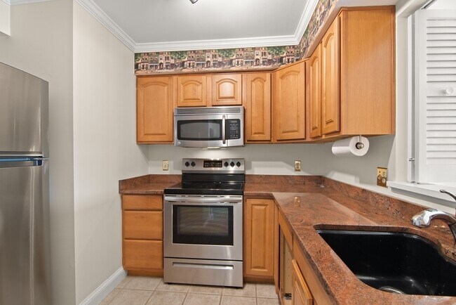 Building Photo - 7 River Rd