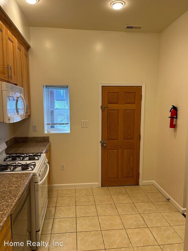 Building Photo - 2 br, 1.5 bath House - 1603 6th St. NW