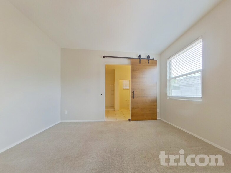 Building Photo - 29964 W Mulberry Dr