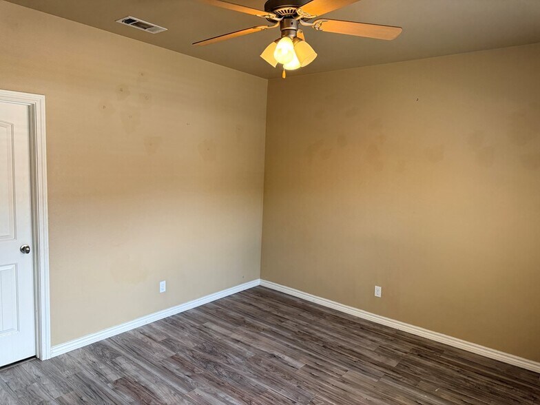 Building Photo - 7230 Barksdale Ln