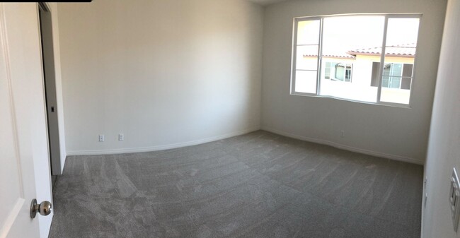 Building Photo - Newly Renovated 2 Bedroom Condo in Anaheim