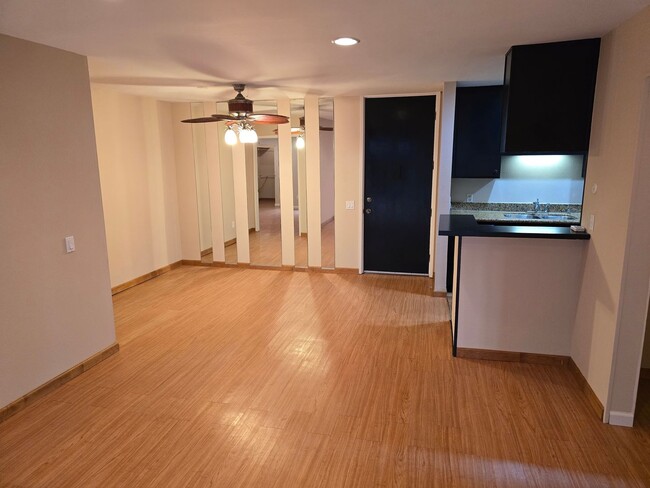 Building Photo - Updated Two Bedroom Condo in Fashion Valle...