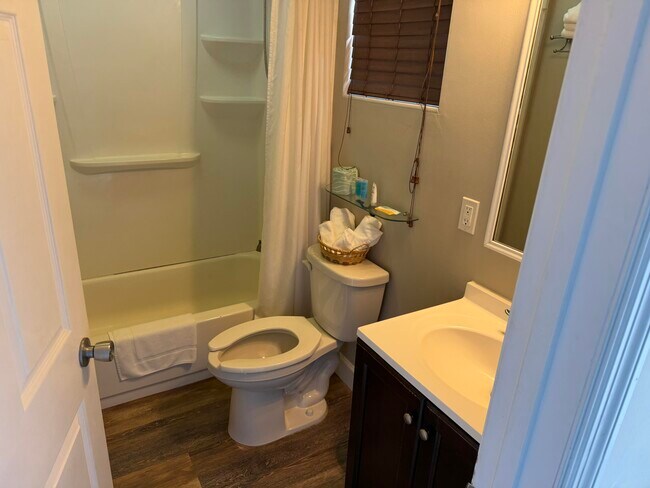 Building Photo - 3350 NE Indian River Dr