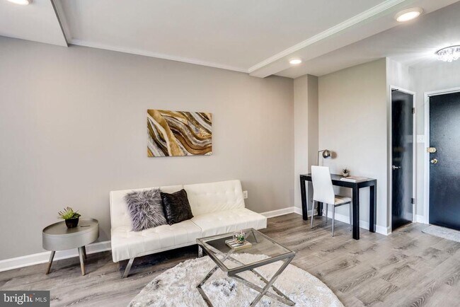 Building Photo - 1021 Arlington Blvd