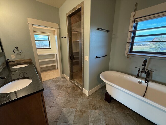 Building Photo - 45 Spain Bridge Cir Dr