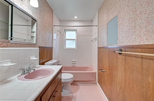 Building Photo - 7614 Barberton Dr