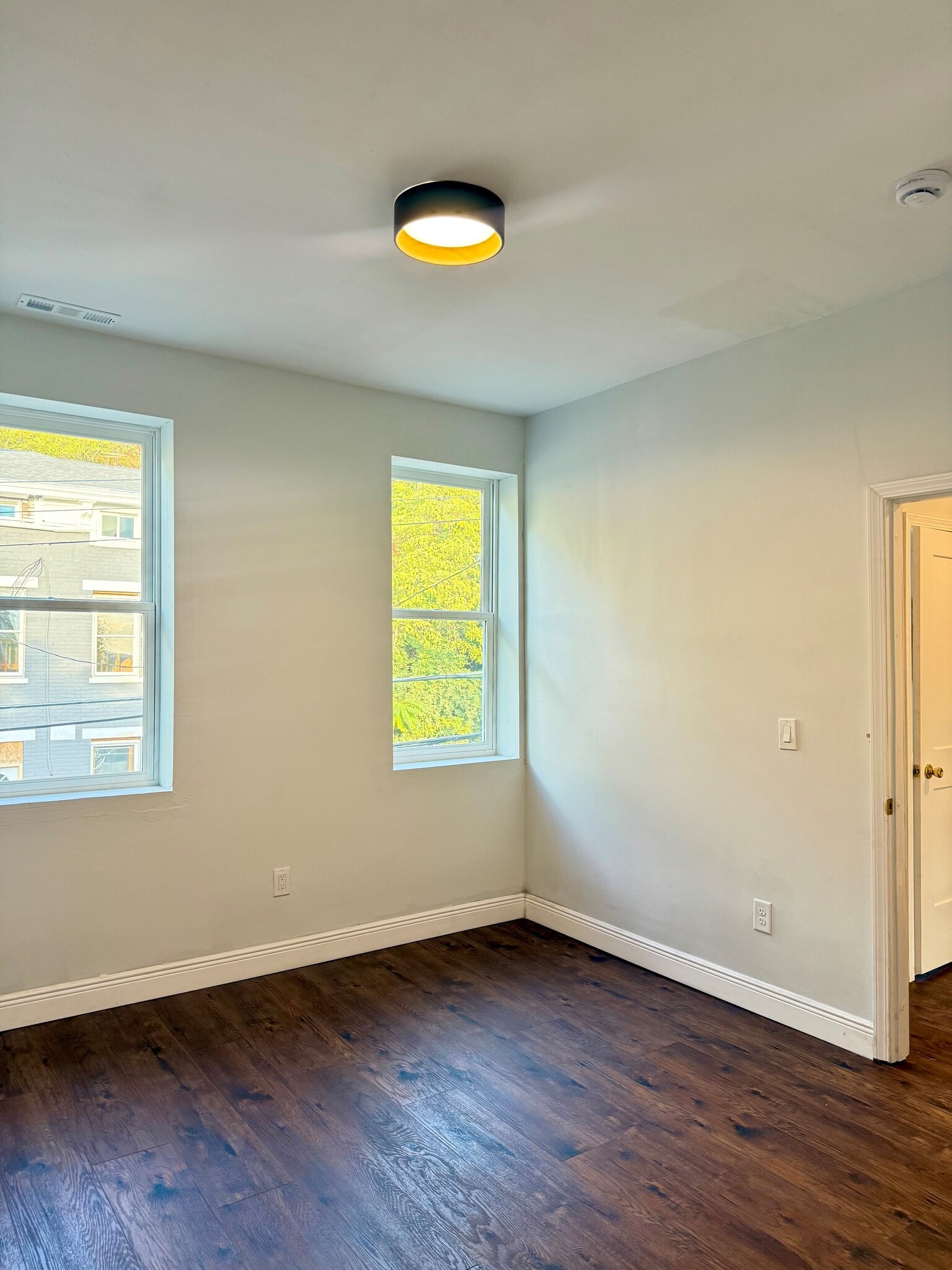 Building Photo - 39 E Clifton Ave