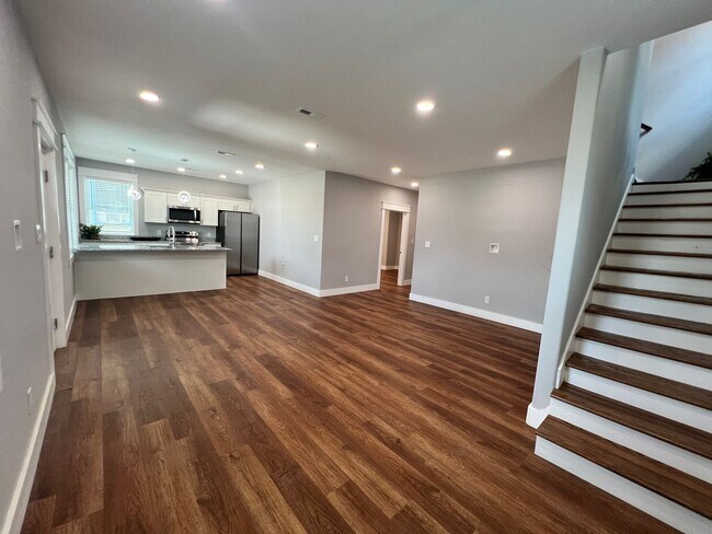 Building Photo - 1724 Highland Ave