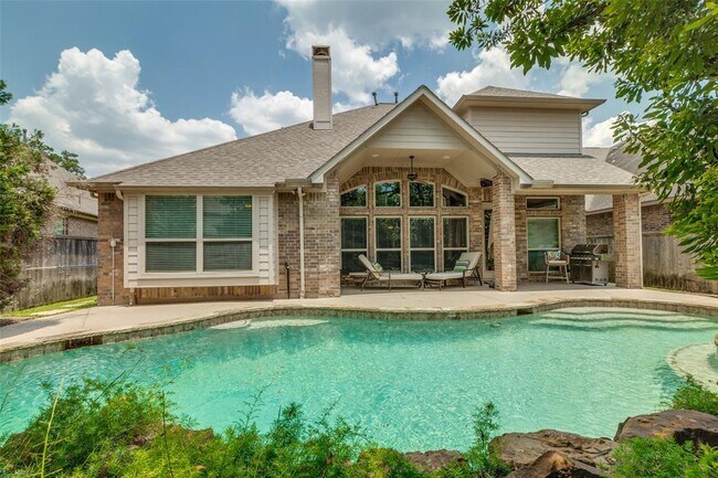 Building Photo - 15 Canoe Bend Dr