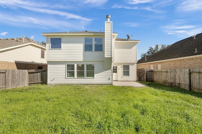 Building Photo - 20231 Niagara Falls Dr