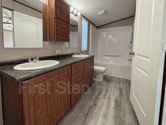 Building Photo - 1413 Cotopaxi St