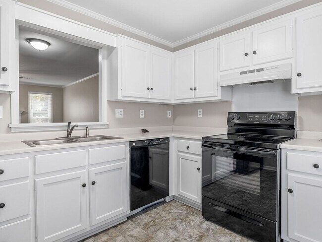 Building Photo - Cozy 3 Bedroom, 2.5 Bath Home with 2 Car G...
