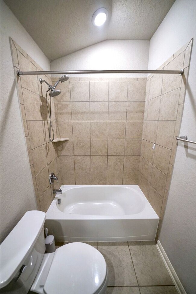 Building Photo - Gorgeous 4-Bedroom Home in Westpointe East...