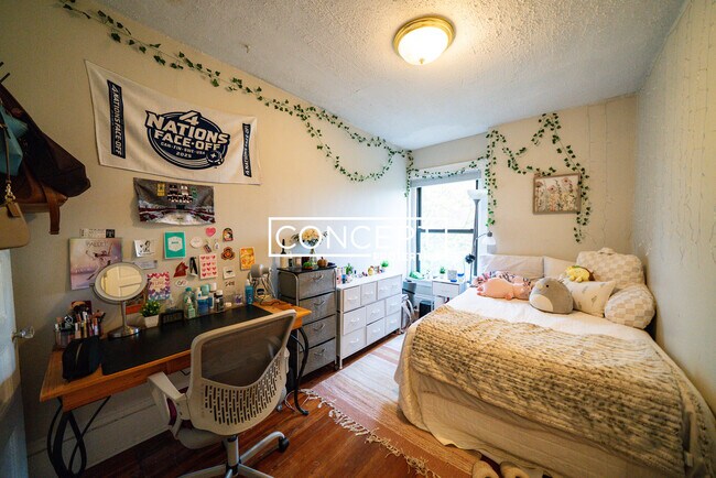 Building Photo - 614 Columbus Ave