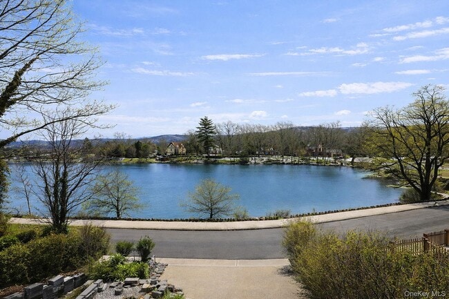 Building Photo - 52 Roe Ave