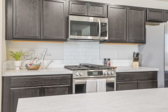 Building Photo - 10390 Crystal Ridge Dr