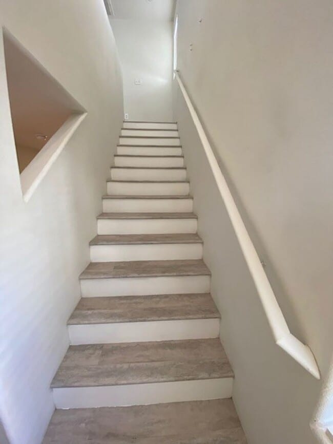 Building Photo - Unique Single Family 2/2 home