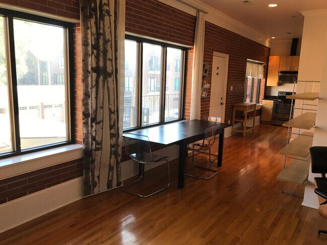 Building Photo - 380 S Upper St