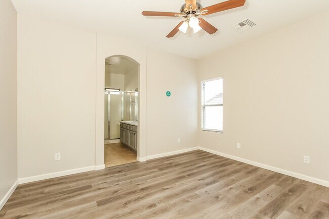 Building Photo - 2523 W Amber Sun Dr