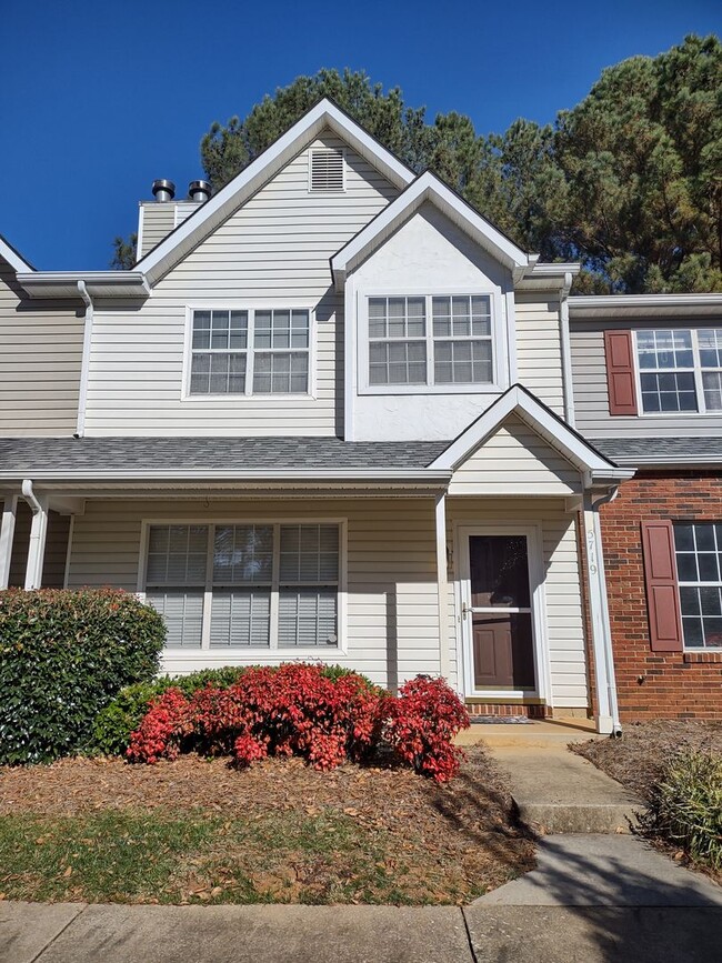 Building Photo - Move In Ready Townhome located in the Pres...