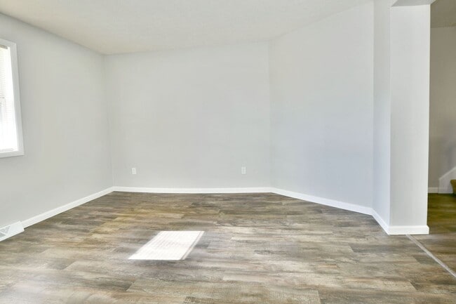 Building Photo - 226-228 W Park Ave