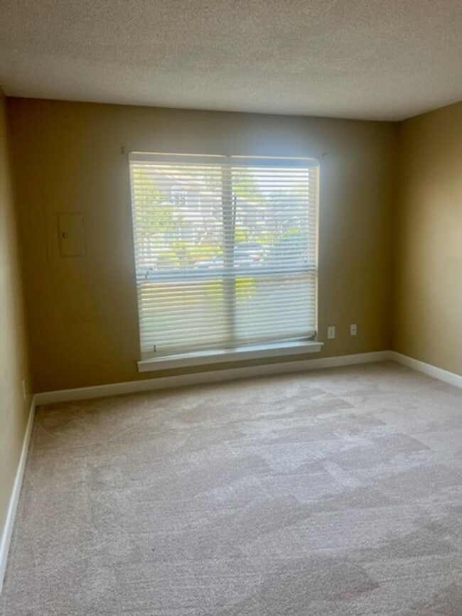 Building Photo - CONDO FOR RENT - HERONS COVE!