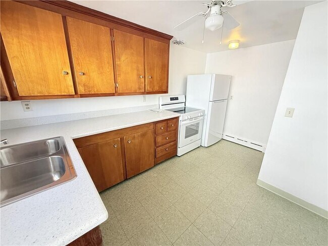 Building Photo - 25 Thurston Ave