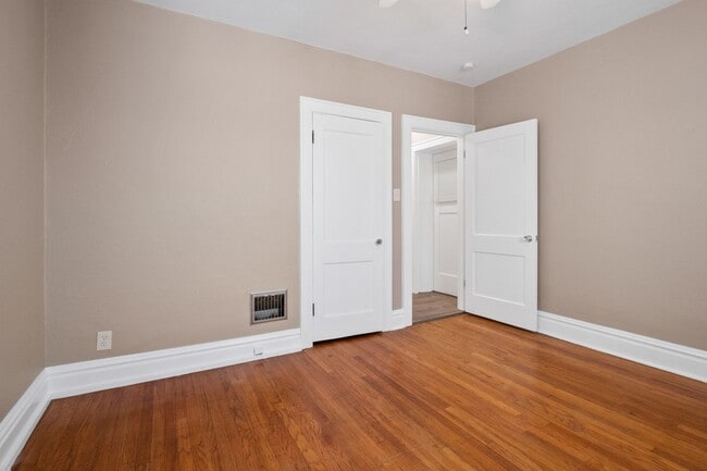 Building Photo - Super He-Moon