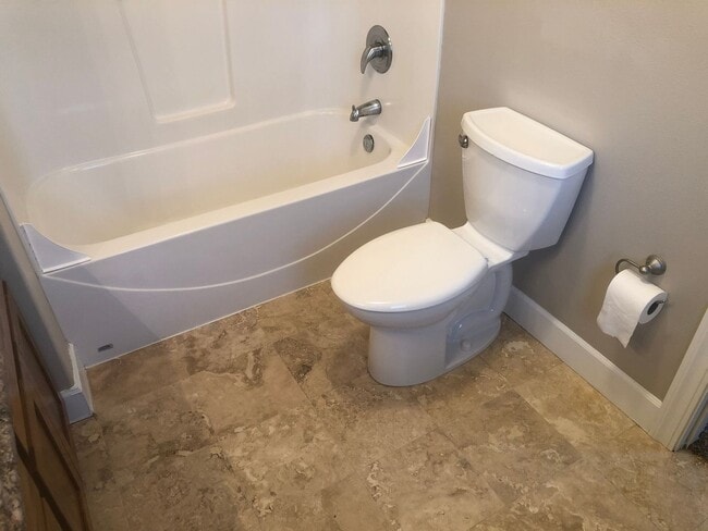 Building Photo - Newer 3 bedrooms 2.5 bathroom townhouse!