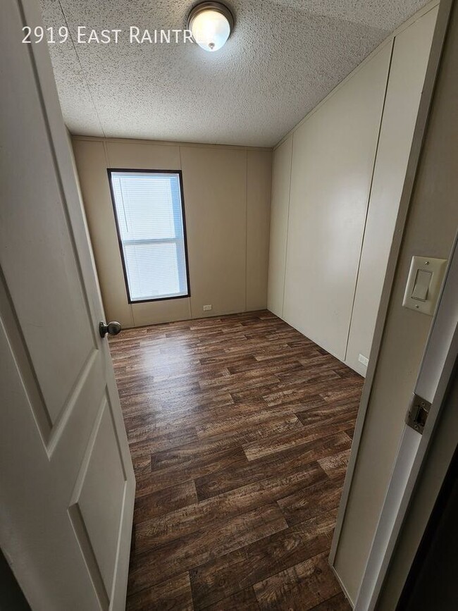 Building Photo - 2919 East Raintree-